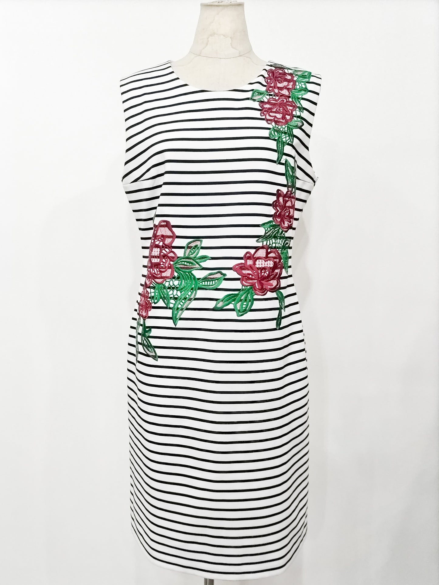 刺繍ノースリーブワンピース【XLサイズ】