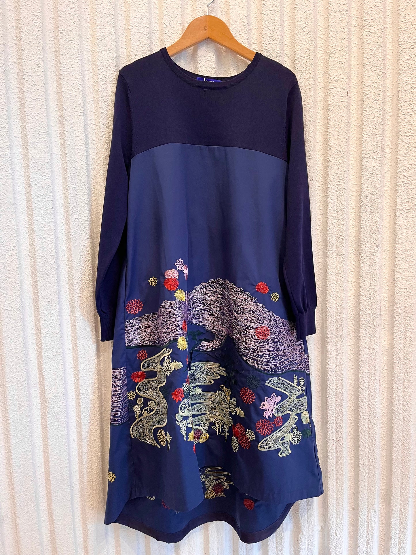異素材刺繍ワンピース〈ネイビー〉