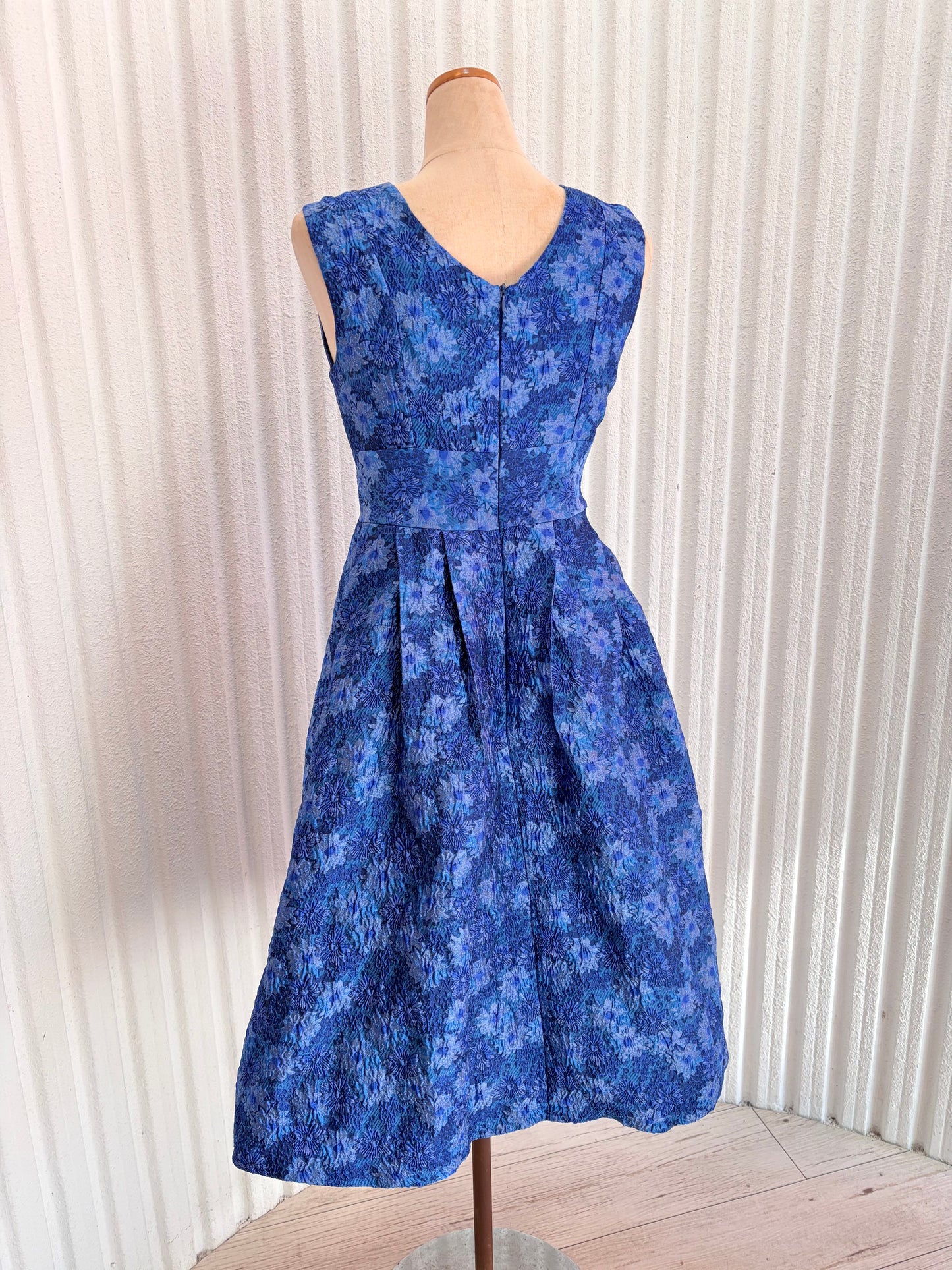 Wide-leg dress (blue pattern)