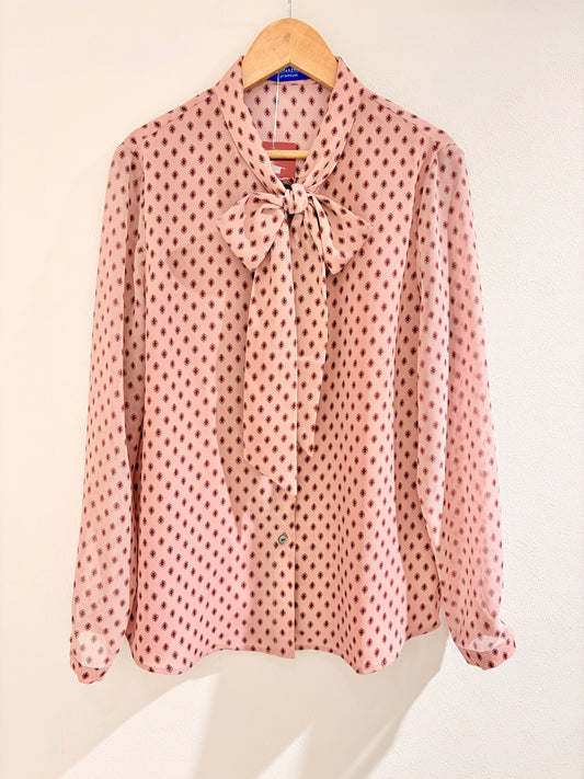 ボウタイブラウス