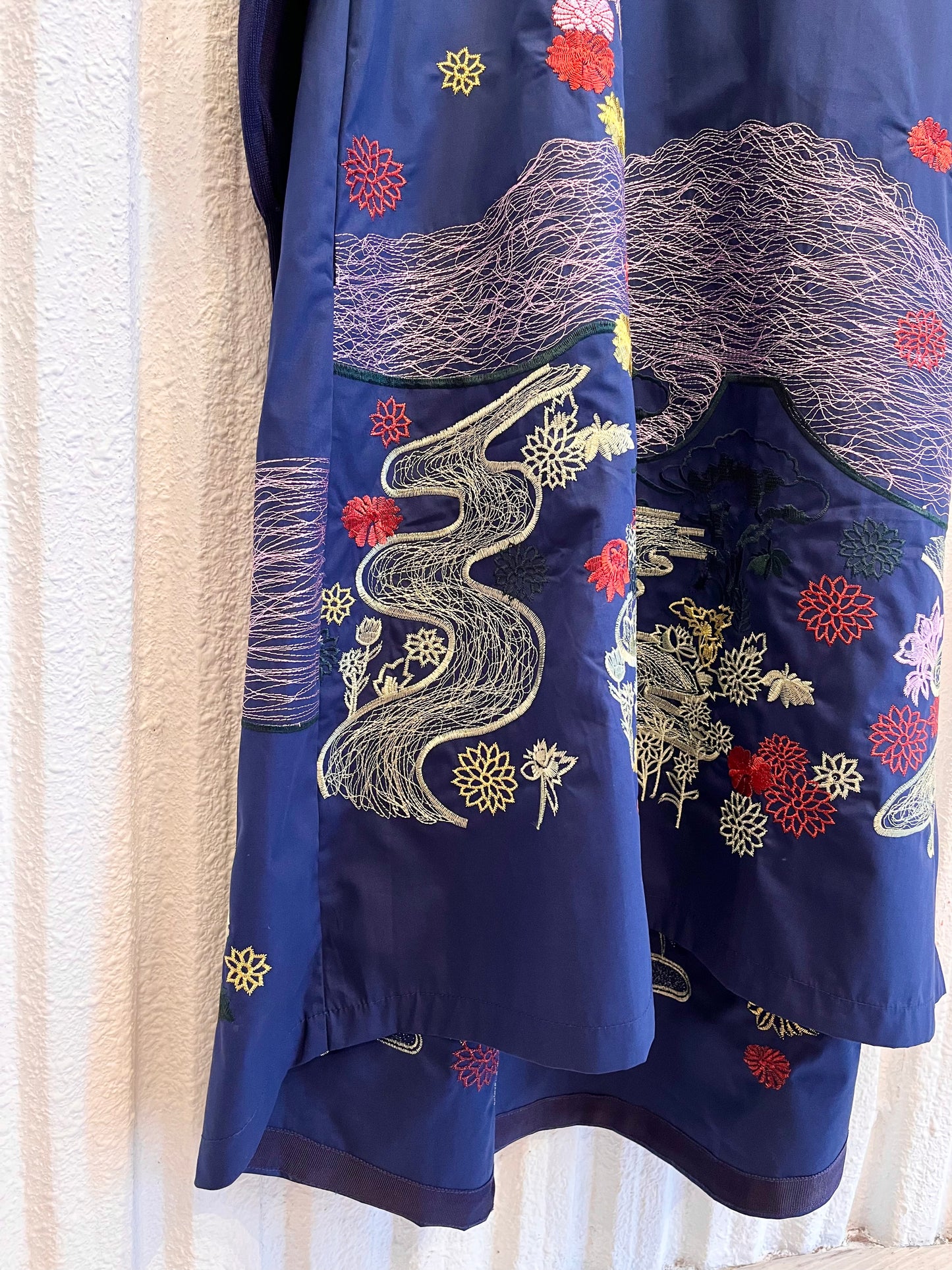 異素材刺繍ワンピース〈ネイビー〉