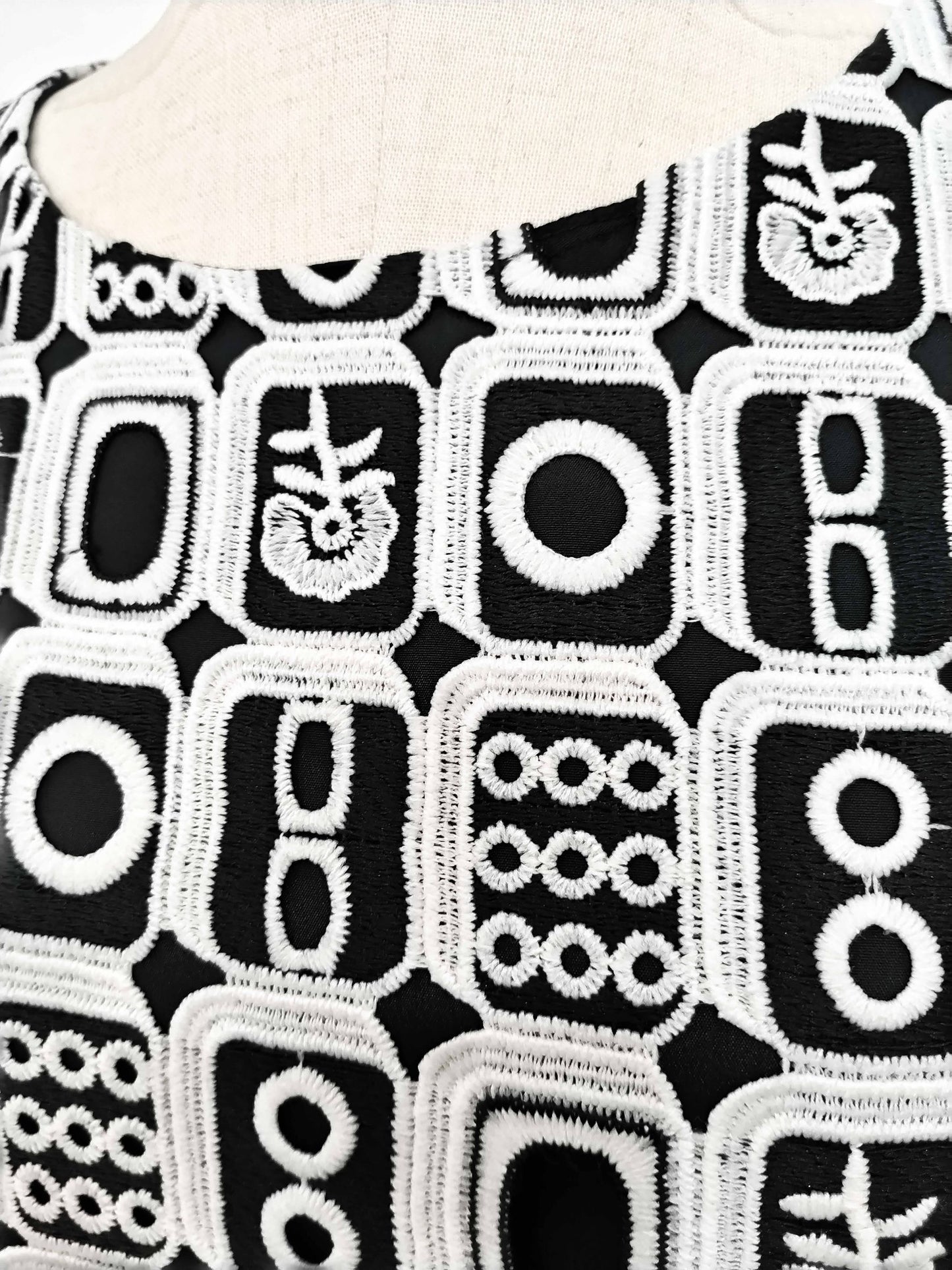 半袖刺繍ワンピース