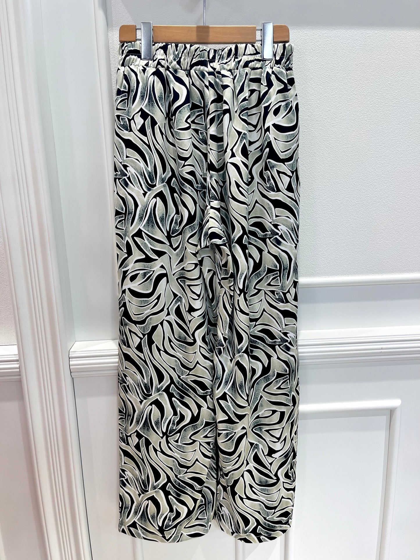 リラックスパンツ