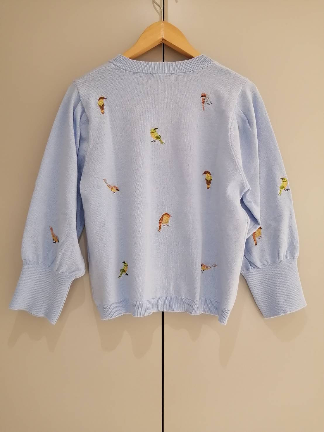小鳥刺繍ニットカーディガン〈ブルー〉