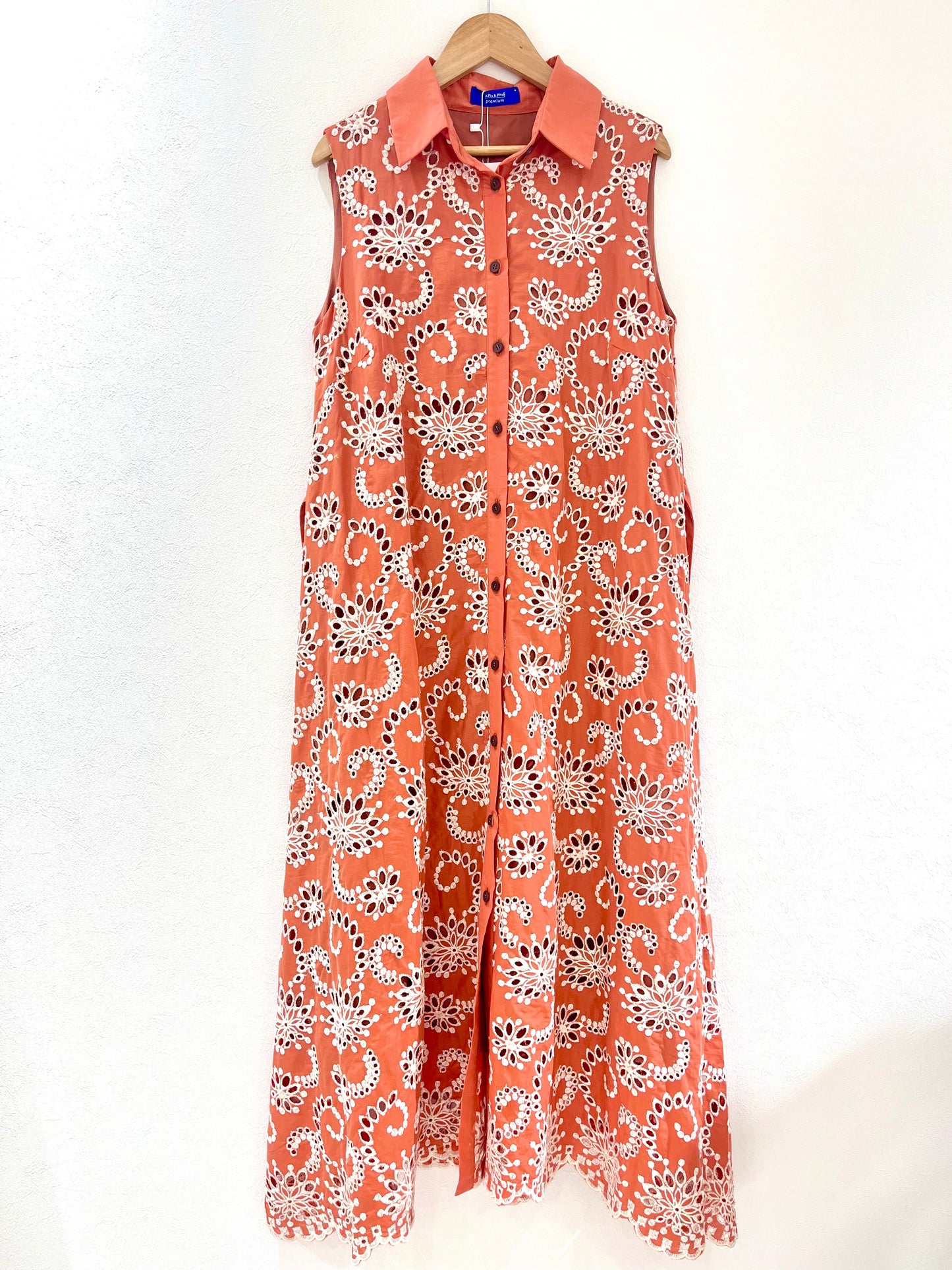 カットワークレースワンピース