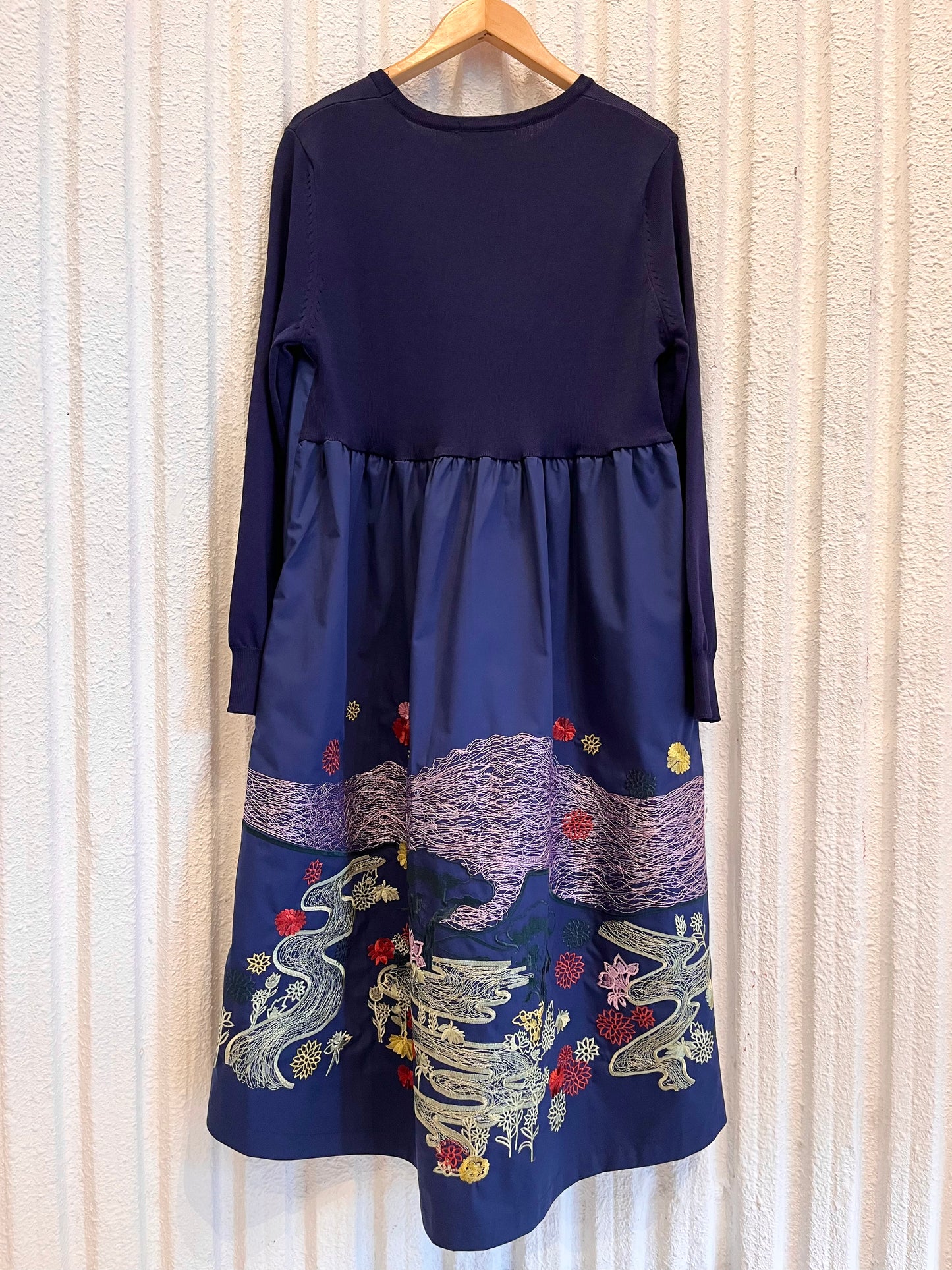 異素材刺繍ワンピース〈ネイビー〉