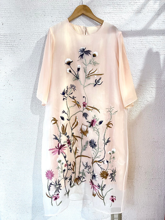 七分袖刺繍ワンピース〈ベージュ〉