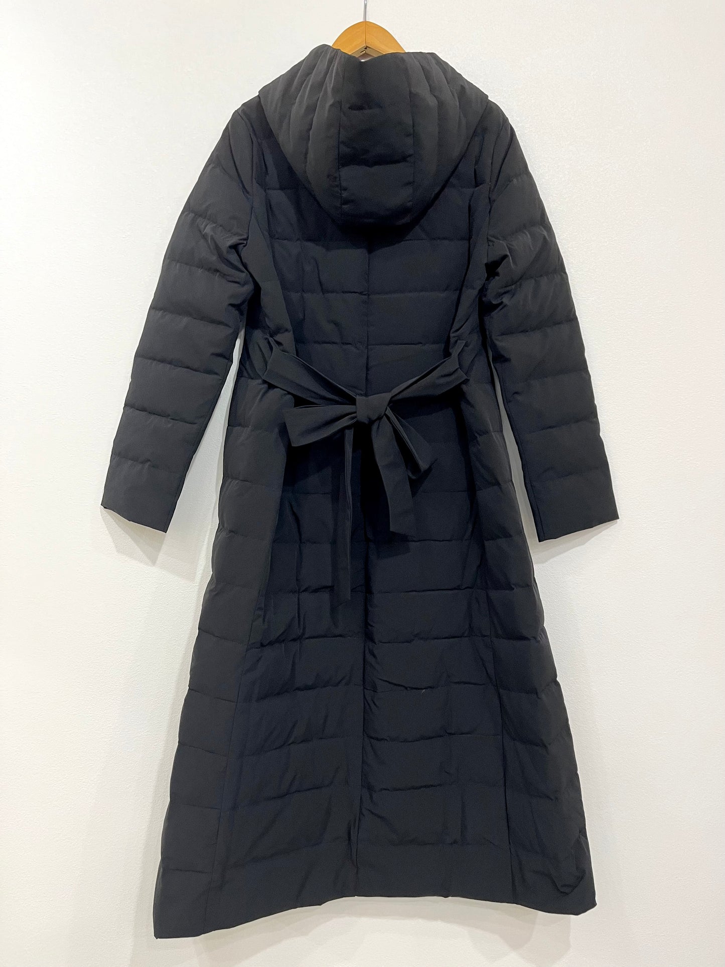 Hooded down coat in black