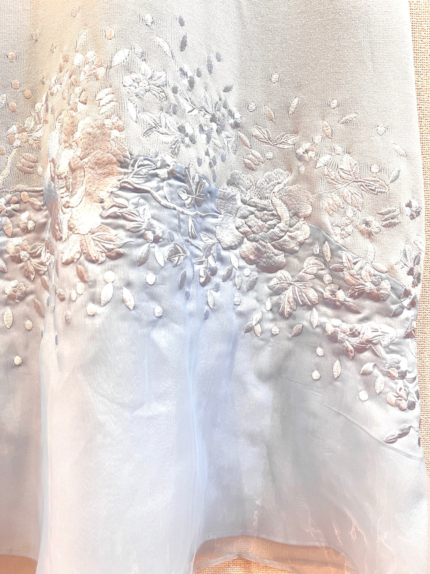 レーヨンニット刺繍ワンピース〈ブルー〉