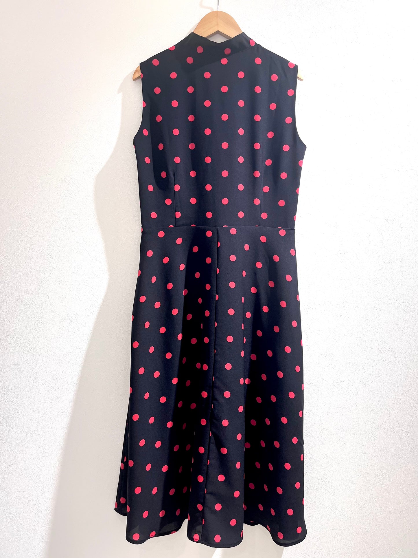 ボウタイノースリワンピース〈赤ドット〉