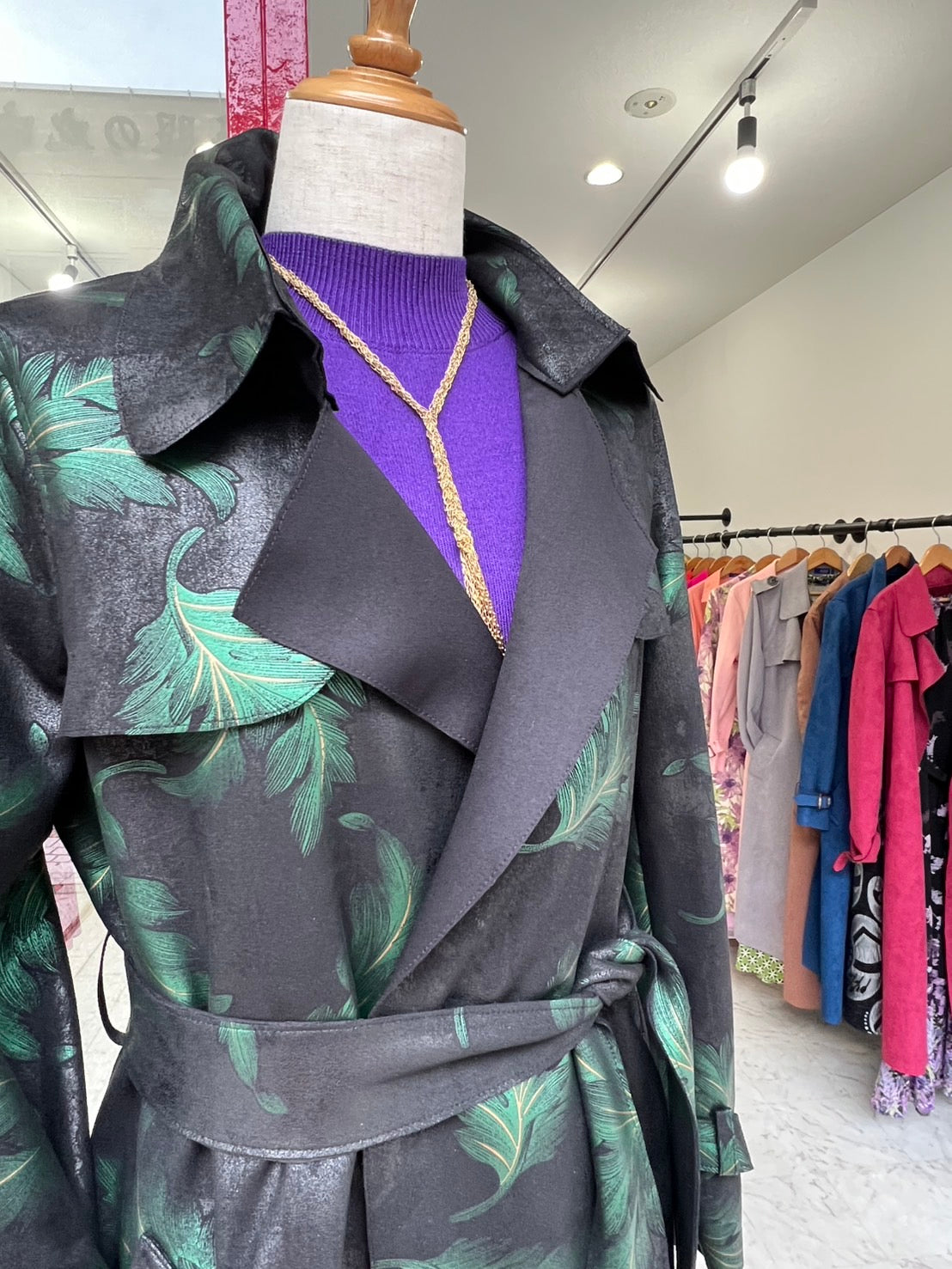 スエード調コート〈グリーン柄〉