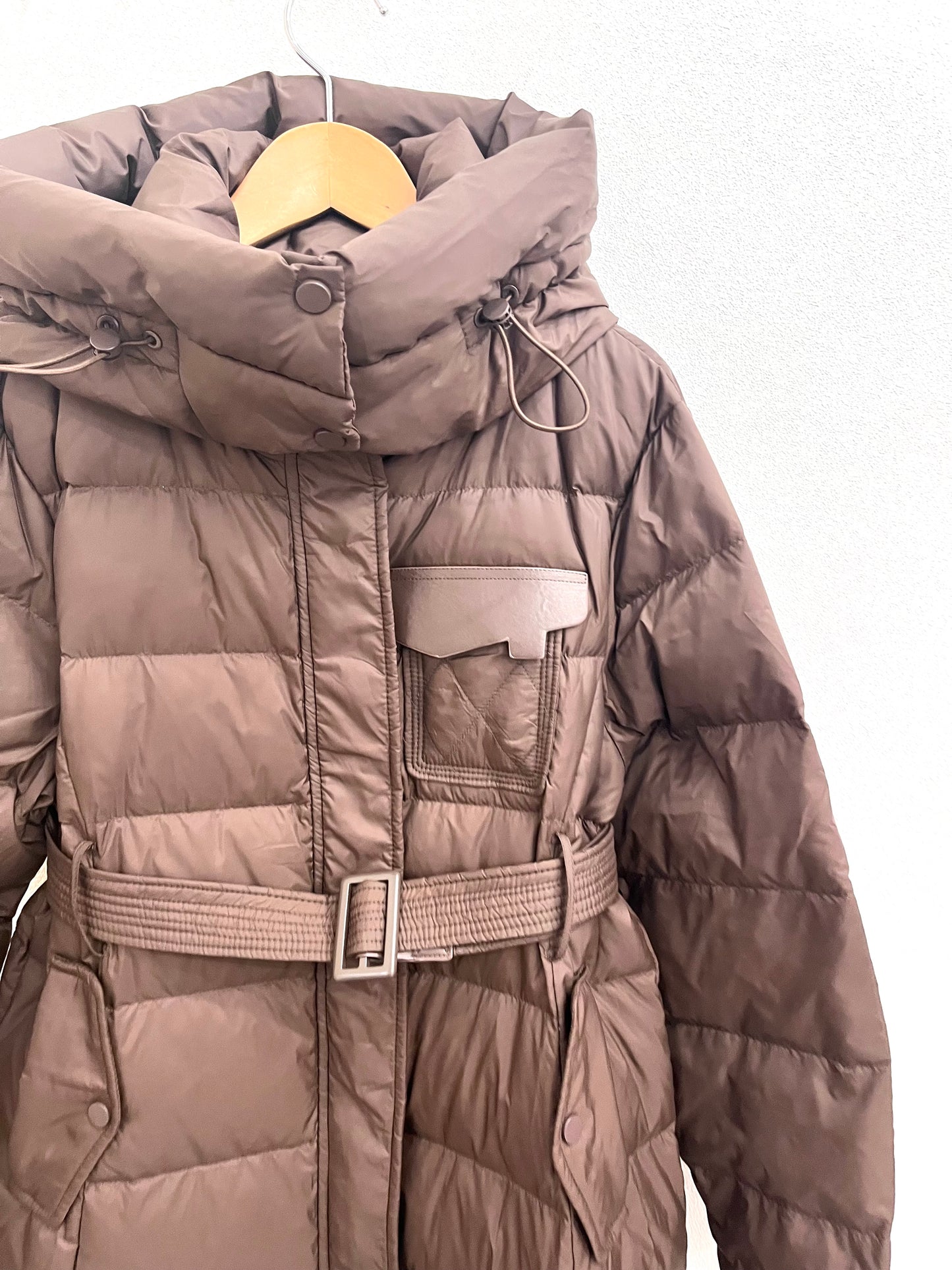 フード付きダウンコート〈チャコール〉