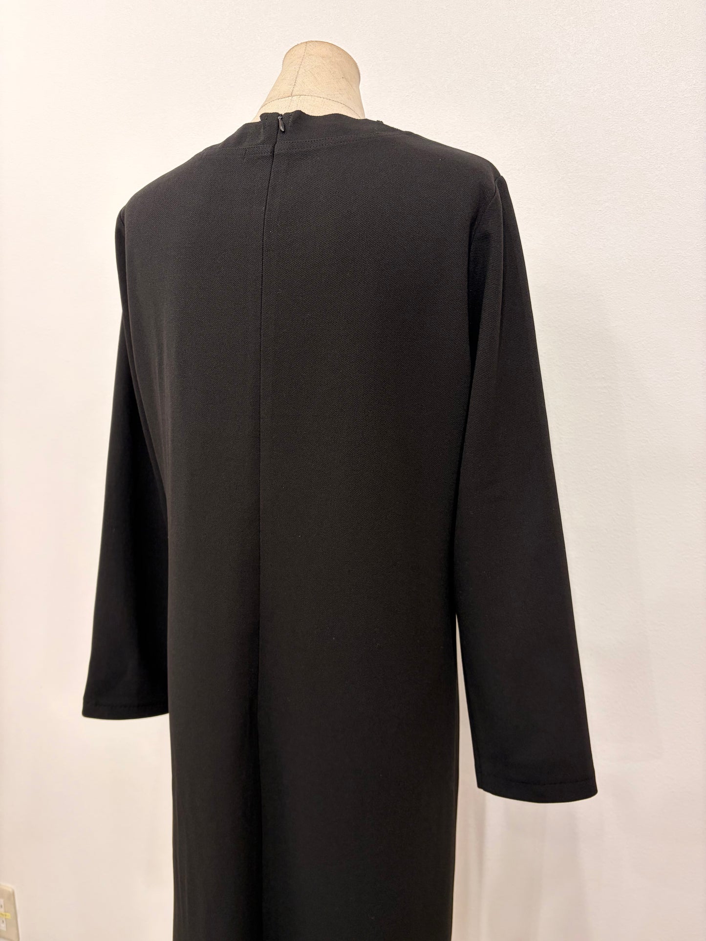 ジャージ素材ワンピース〈ブラック〉