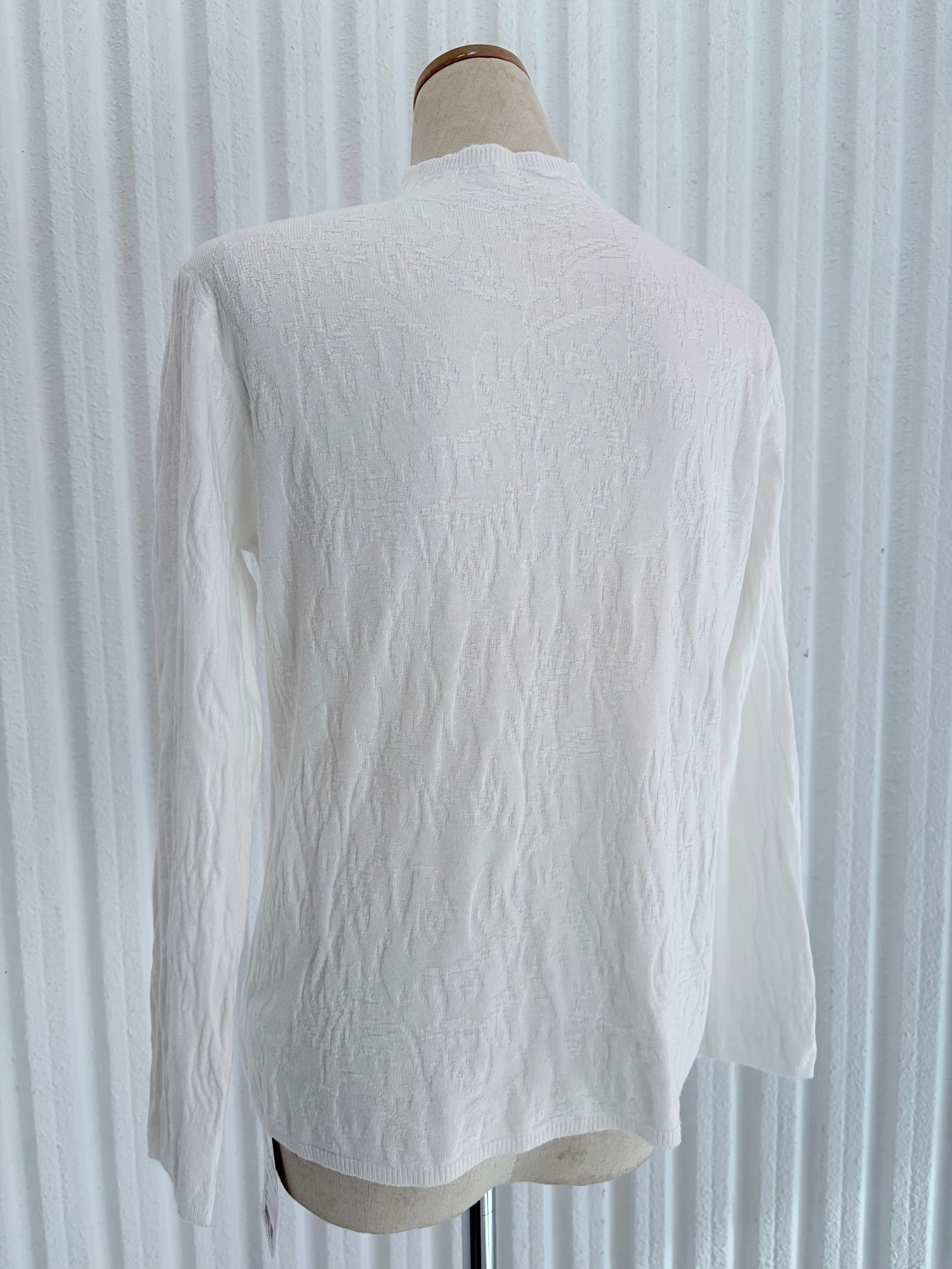 レーヨン100%ニットトップス〈ホワイト〉