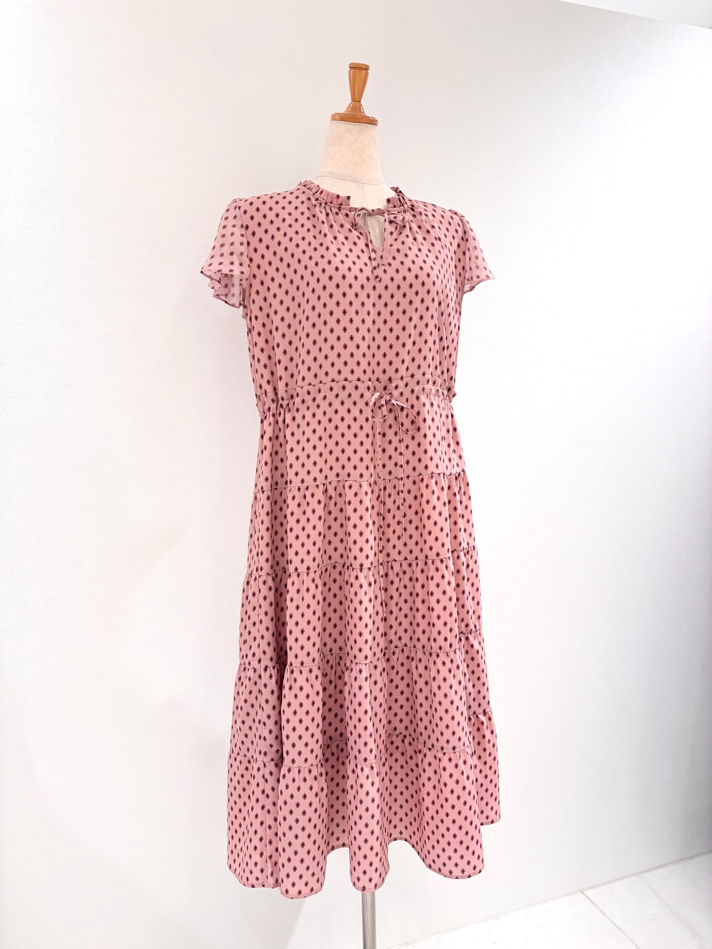 フレンチスリーブワンピース〈ピンク柄〉