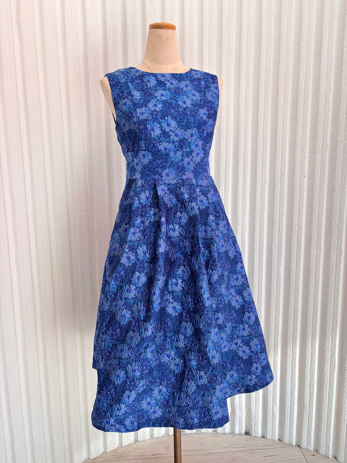 Wide-leg dress (blue pattern)