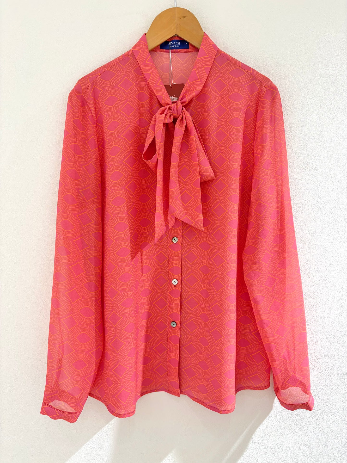 ボウタイブラウス