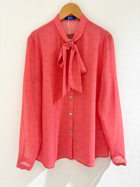 ボウタイブラウス