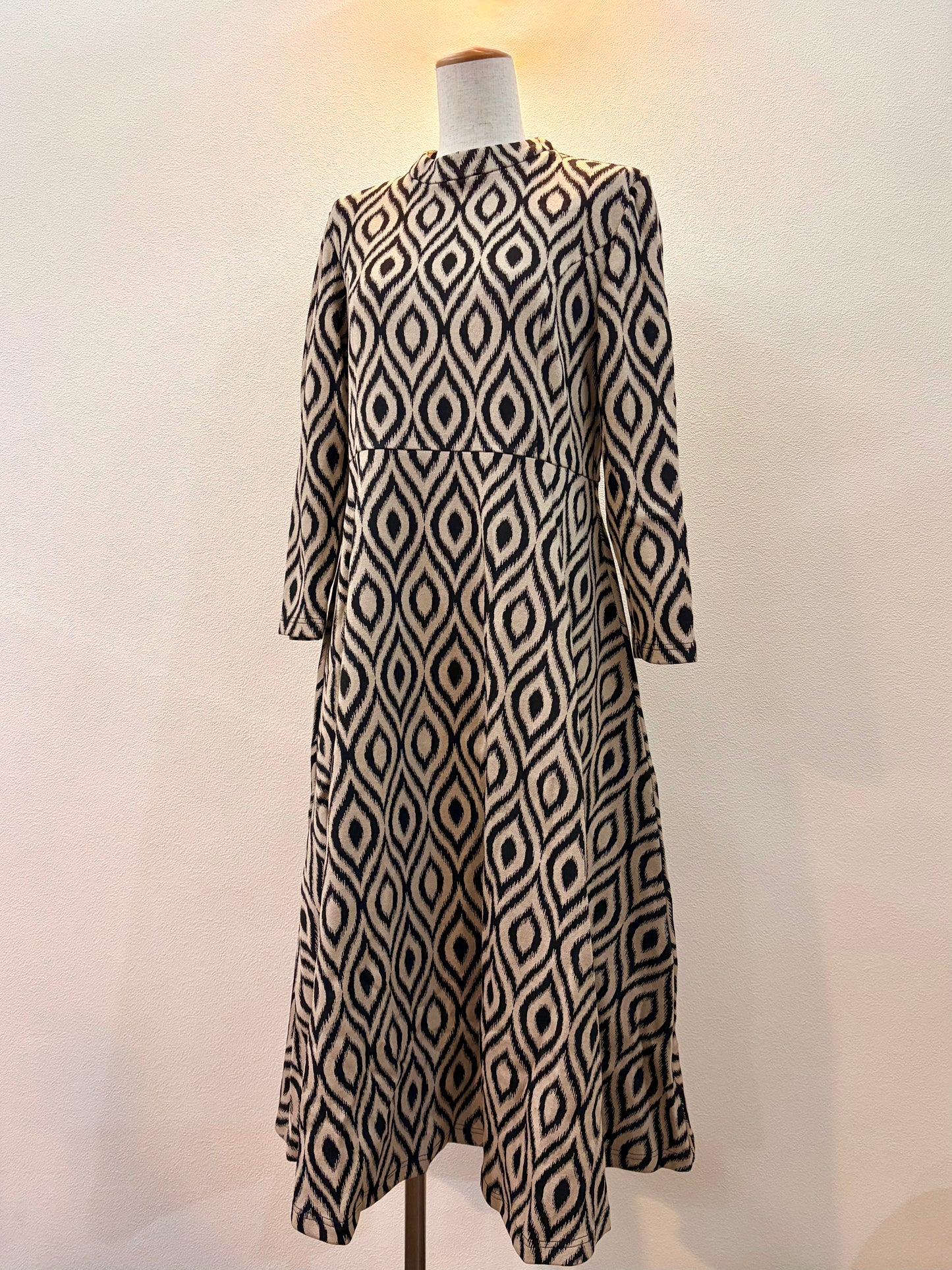 ロングジャージワンピース〈ベージュ〉