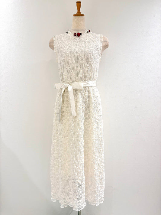 フリルノースリワンピース〈ホワイト〉