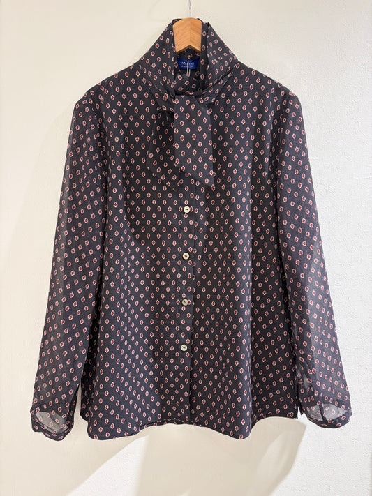 ボウタイブラウス