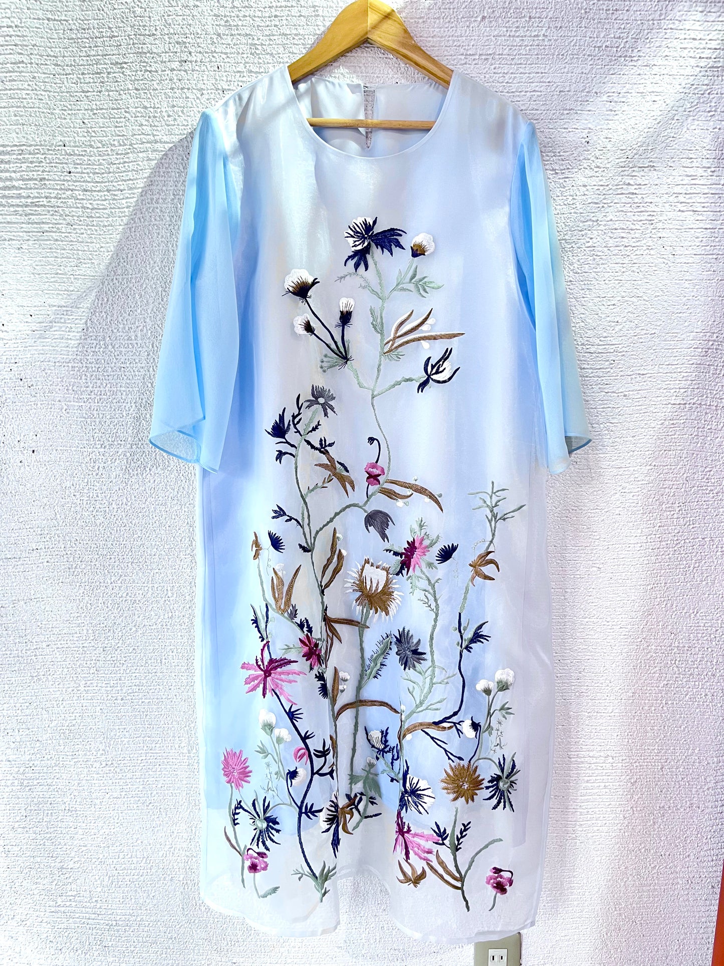 七分袖刺繍ワンピース〈ブルー〉
