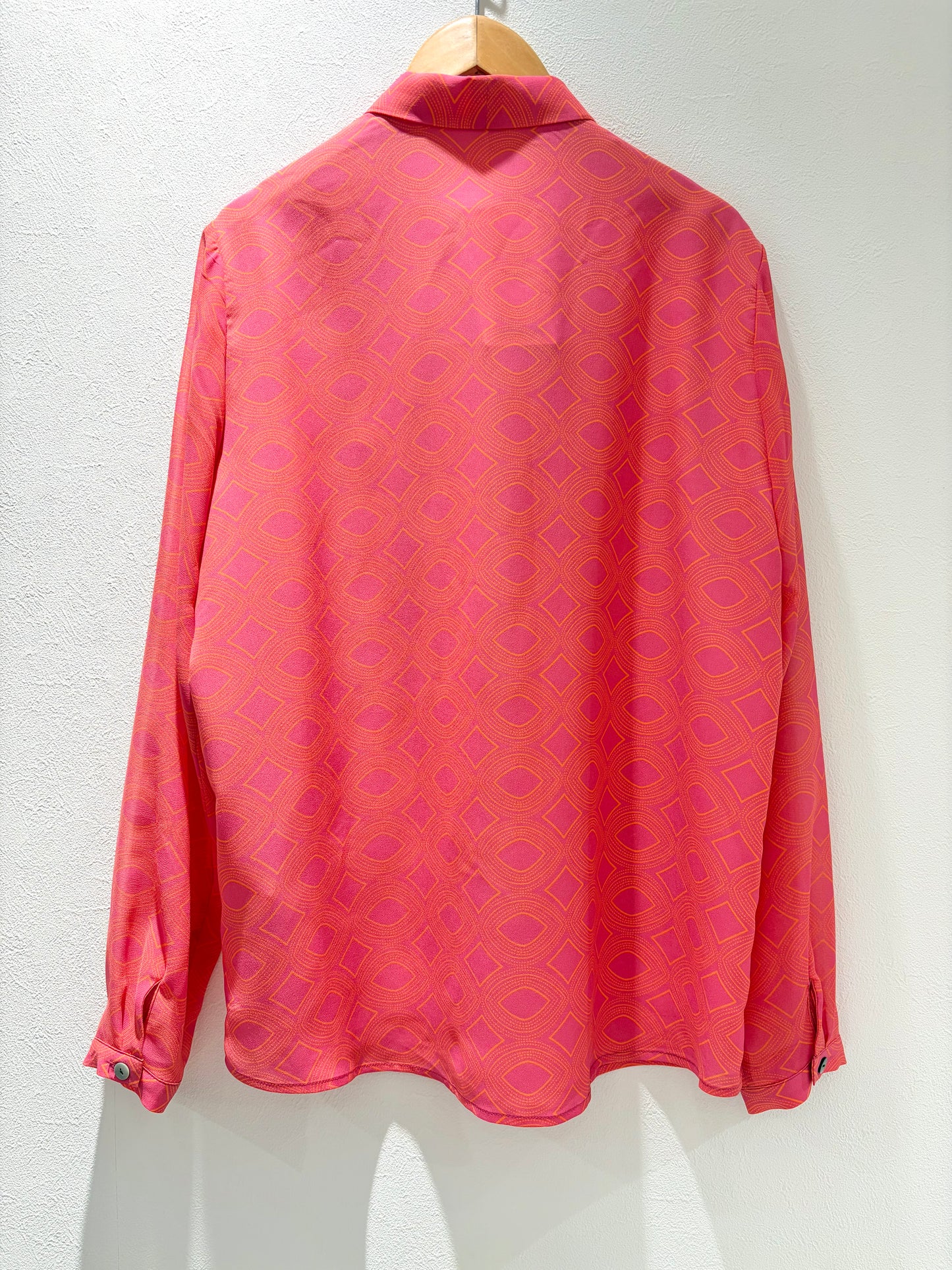 ボウタイブラウス