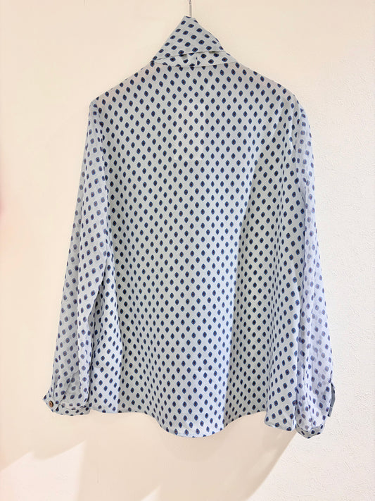 ボウタイブラウス