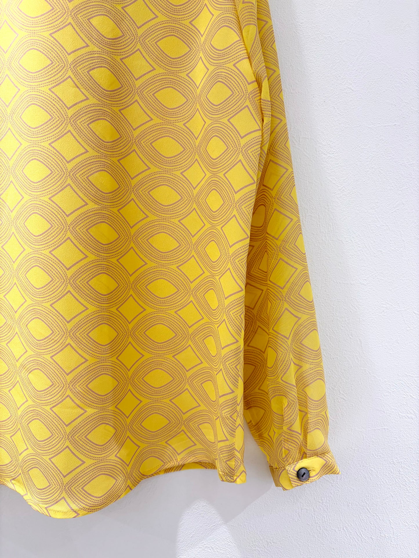 ボウタイブラウス