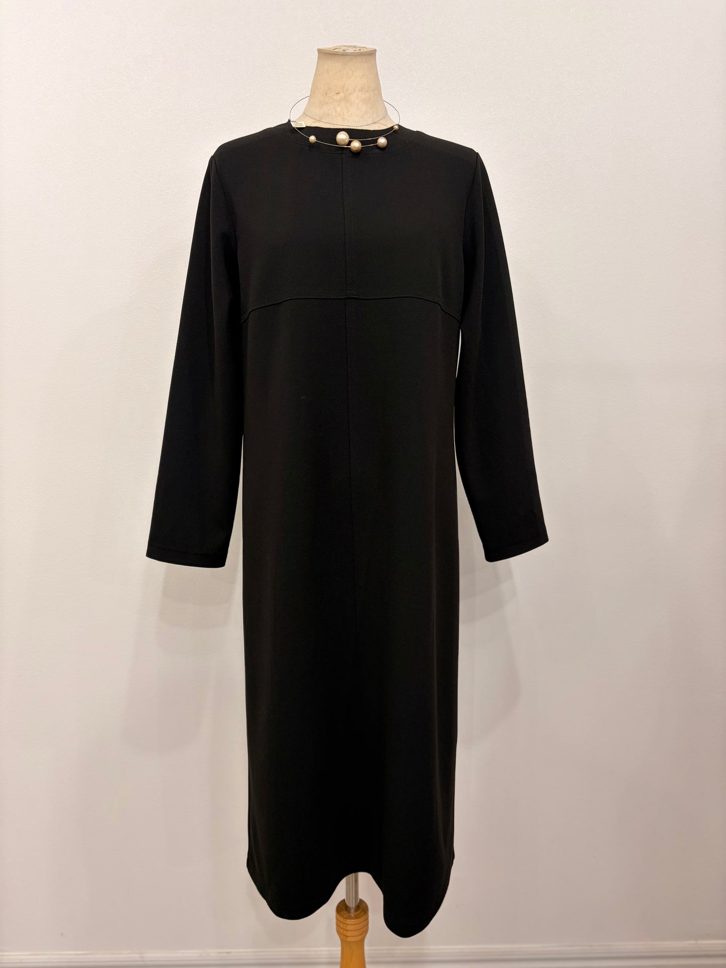 ジャージ素材ワンピース〈ブラック〉