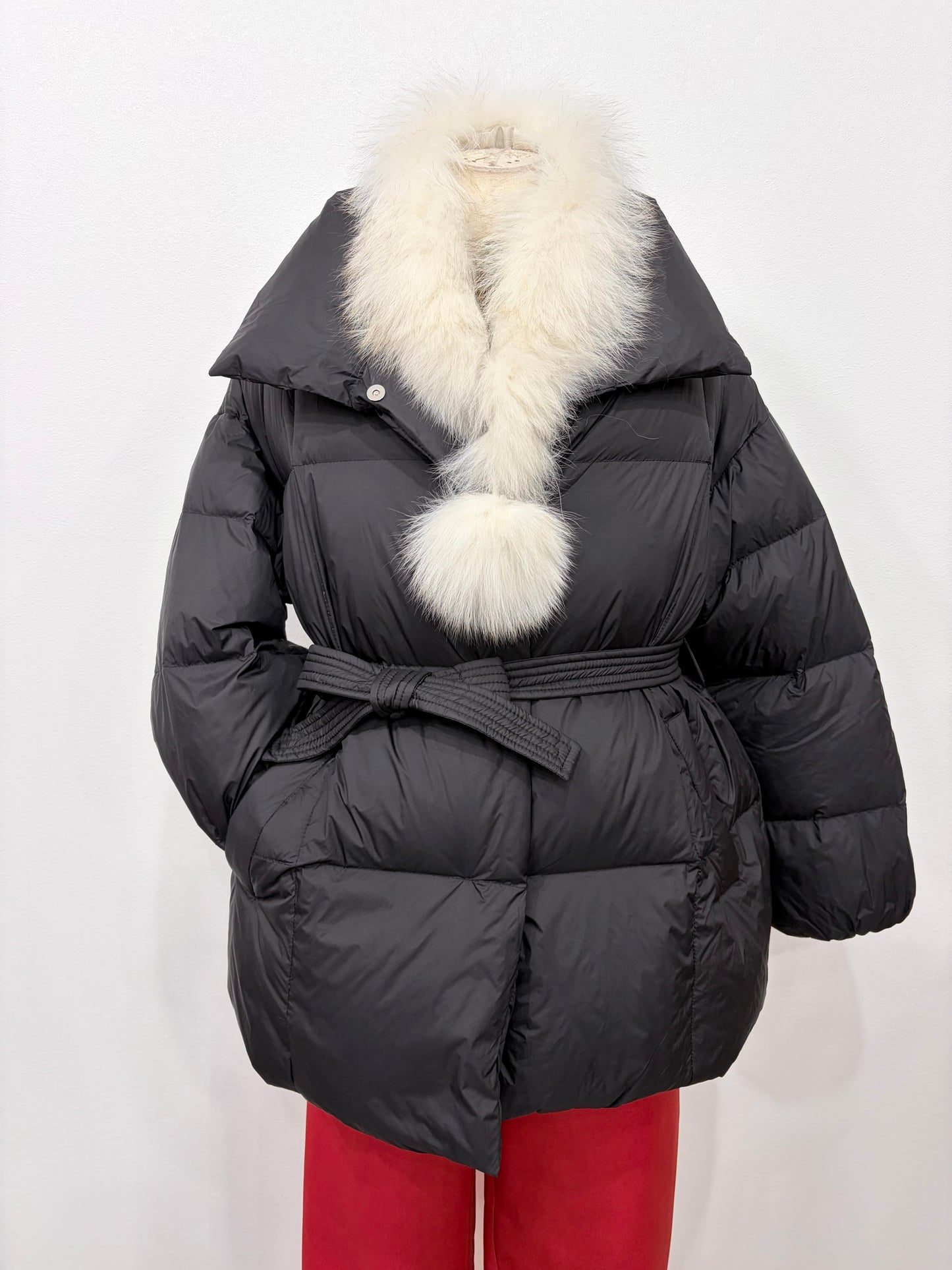 Short down jacket with fur muffler