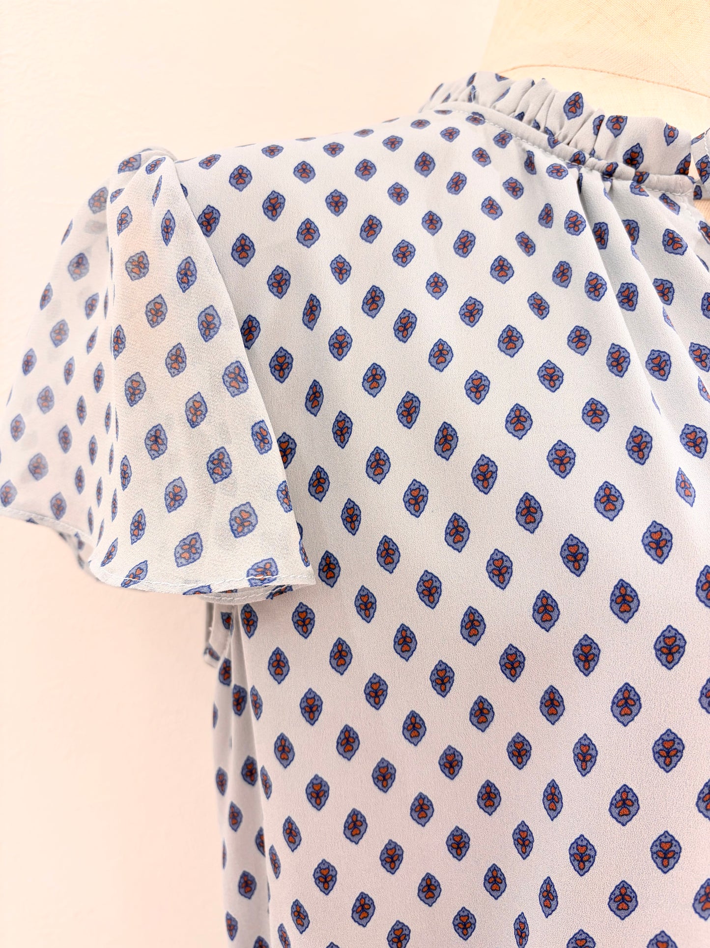 フレンチスリーブワンピース〈ブルー柄〉