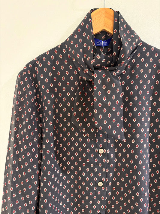 ボウタイブラウス