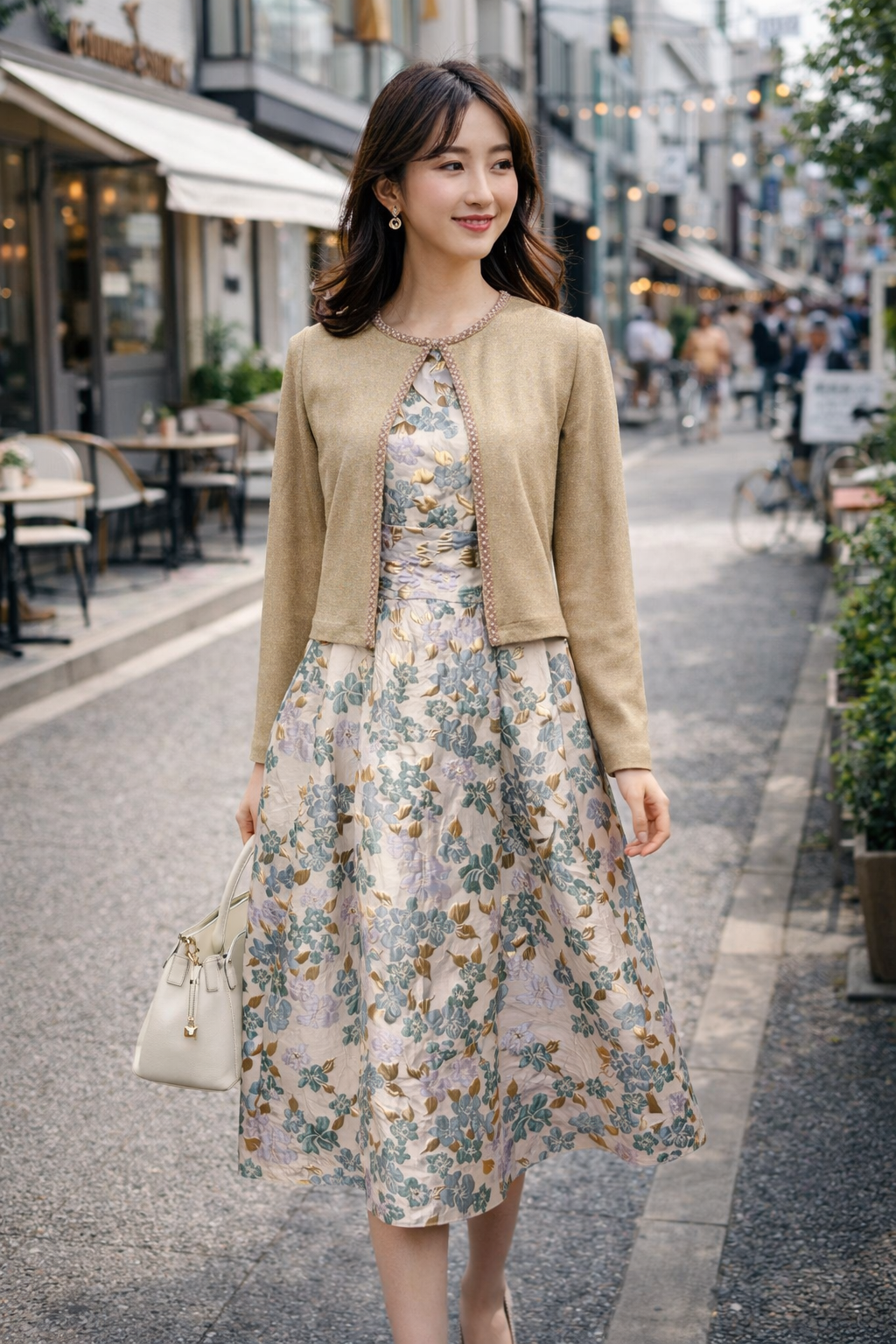 広がりワンピース〈ベージュ柄〉