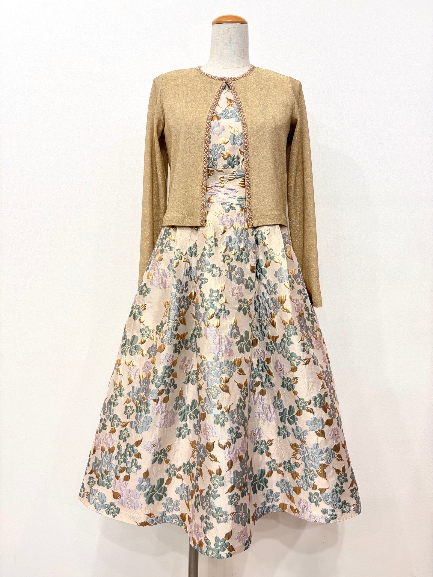 広がりワンピース〈ベージュ柄〉