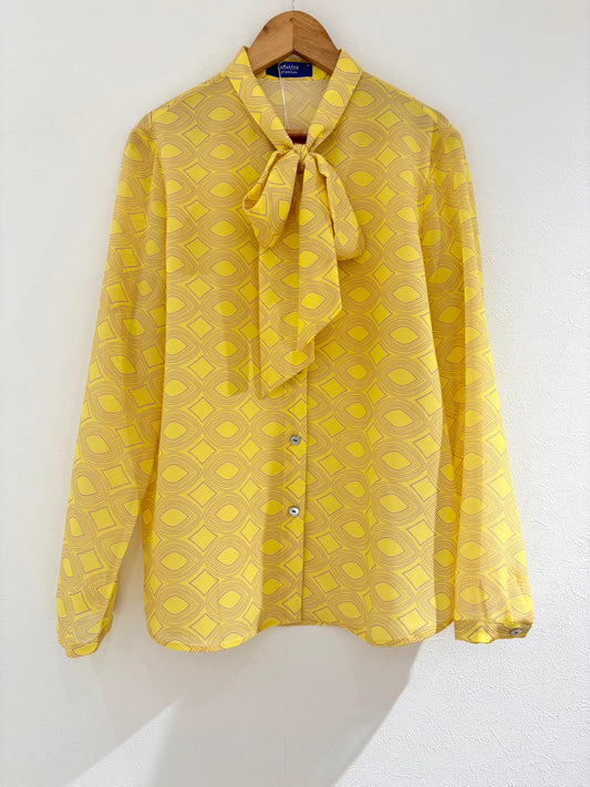 ボウタイブラウス