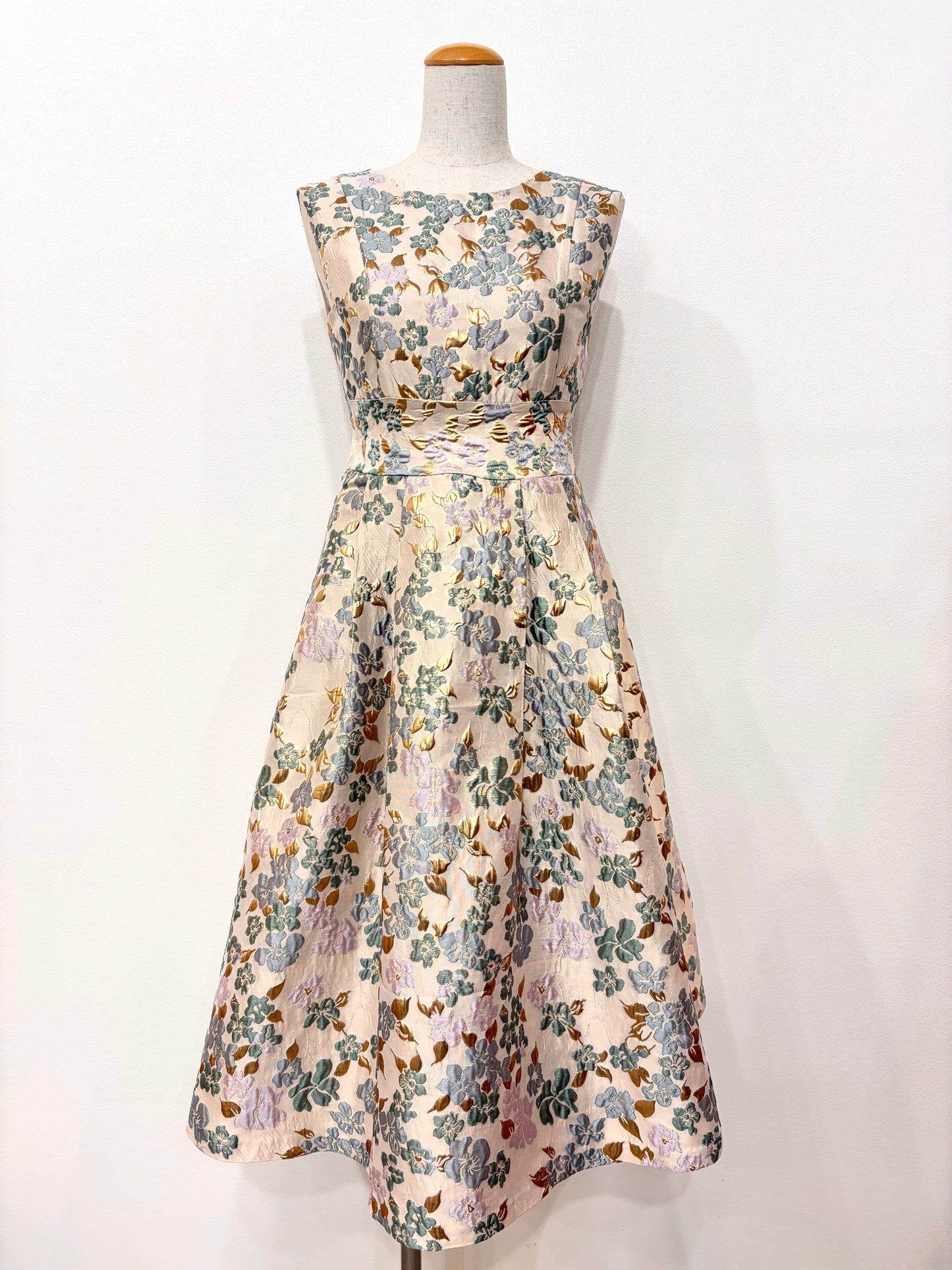 広がりワンピース〈ベージュ柄〉