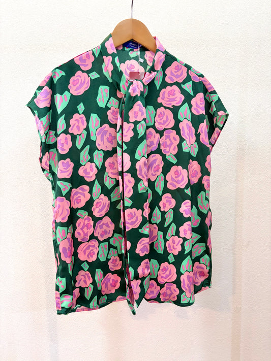 1点限定再入荷　フレンチスリーブブラウス