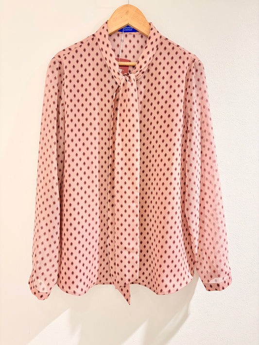 ボウタイブラウス